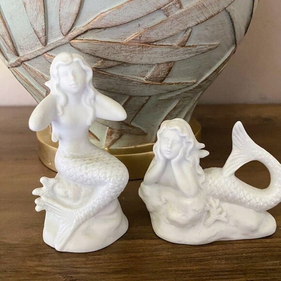 Vintage Quon Quon White Mermaid Salt & Pepper Shakers Bisque 1980 Japan - Picture 1 of 3